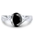 Détail de la bague en argent S925 avec moissanite noire ovale et gravure intérieure poinçonnée - Noir