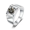 Herenring van S925 zilver met een donkergrijze ronde moissaniet in een vierpootzetting - US 7 / 1 ct / Grijs