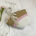 Bolso tote tejido a rayas caqui, rosa y blanco con lazo de encaje y asa de cuerda de algodón - Rosa