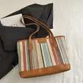 Grand sac cabas en paille tressée à rayures avec anses en cuir pour l'été - Marron Coloré
