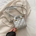 Mini borsa trapuntata argento con finitura metallica e dettagli dorati - Argento