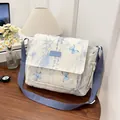 Sac bandoulière en nylon blanc cassé avec motif de bambou et bandoulière bleue textile - Bleu