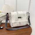 Sac à bandoulière blanc avec imprimé papillon, sangle réglable et logo fashion - Gris