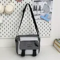 Borsa a tracolla minimalista grigia e bianca con spalline regolabili in stile lifestyle - Grigio chiaro