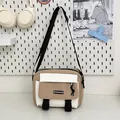 Borsa a tracolla minimalista kaki e bianca con ampia tracolla regolabile in tessuto - Cachi