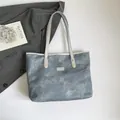 Borsa tote grande grigio lavato con trama marmorizzata e manici argento da ufficio - Blu scuro