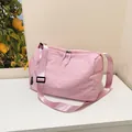 Sac bandoulière minimaliste en nylon rose clair avec double zip et bandoulière réglable - Rose