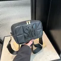 Zwarte gewatteerde crossbodytas met 3D SM-letters en een brede nylon schouderriem - Zwart
