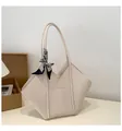 Borsa tote beige minimalista con forma geometrica e sciarpa decorativa - Bianco