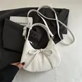 Bolso hobo blanco de media luna con lazo elegante y cuero sintético texturizado - Blanco