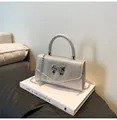 Silberne Pailletten-Handtasche mit Metallschleife und Kettenriemen für den Abend - Silber