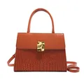 Sac à main vintage caramel avec texture crocodile et fermoir doré élégant détaillé - Marron