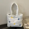 Sac cabas matelassé blanc avec broderies papillons colorées et poignées rembourrées - Blanc