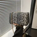 Bolso bandolera de moda con estampado de leopardo gris y cadena dorada con solapa - Leopardo Negro