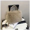 Sac à main en fausse fourrure marron clair avec texture pelucheuse et anses élégantes - Kaki