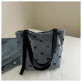 Sac fourre-tout en velours côtelé bleu clair avec nœuds noirs et anses nylon - Bleu