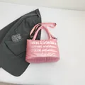 Sac fourre-tout matelassé rose métallisé avec bandoulière réglable et amovible - Rose