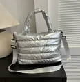 Sac bandoulière chic en coton spatial argenté avec texture matelassée élégante - Argent
