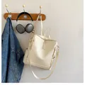 Eleganter beiger PU-Lederrucksack mit Litschistruktur und goldenen Reißverschlüssen - Weiß Ohne Anhänger