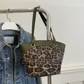 Damentasche mit Leopardenmuster in Olivgrün, große Tragetasche für Herbst 2024 - Grün