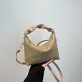 Modische khakifarbene geflochtene Umhängetasche mit Faltenhenkel und Riemen - Khaki