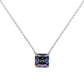 Détail du pendentif moissanite taille princesse avec monture à quatre griffes en argent - 3 Carats avec Certificat GRA / Arc-en-ciel