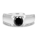 Primer plano del sello S925 en un anillo de plata para hombre con gran gema negra - Abierto Ajustable / Negro