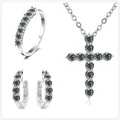 Detail der S925 Sterlingsilber-Stempelung und graue Moissanit-Fassungen auf Schmuckset - Grau