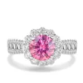 S925 sterling zilveren ring met een 2CT ronde roze moissanite en baguette-accenten - Maat 5 / Luxe Bloem Halo Stijl (25-5-R-2CT)
