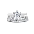 Dettaglio macro del marchio S925 e set di anelli in moissanite da 1,7 carati - Misura 5 / Bianco