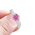 Eleganter Silberring mit blauem Moissanit-Zentrum und pavé-gefassten kleinen Diamanten - Größe 5 / Doppelreihiger Rosa Strass Stil (22-8-R-3CT)