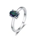 Elegante anello in argento 925 con moissanite ovale arcobaleno in un castone a quattro griffe - Misura 5 / Arcobaleno