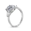 Anello trilogy in argento S925 con moissanite rotonda da 3CT e pietre laterali - n.5 / Taglio a 100 faccette