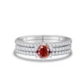 Anillo de plata de ley S925 con piedra roja redonda central y detalles de micro-pavé - Rojo