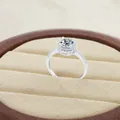 Anello halo classico in moissanite da 1 carato in argento sterling 925 per fidanzamento - Argento-Pietra Principale Bianca