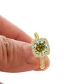 Anello di fidanzamento halo in moissanite da 1 carato in oro con diamanti pavé su mano - Misura 5 / Oro-Pietra Giallo Verde