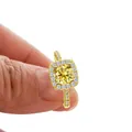 Anello in argento S925 con moissanite gialla taglio cushion e montatura halo dorata - Misura 5 / Oro-Pietra Giallo Limone