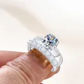 Luxe 2,7 ct moissanite zilveren ringenset met ronde solitair en pavé gezette ringband - Wit