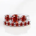925 sterling zilveren ringenset met ronde rode moissanietstenen en gepolijste afwerking - Rood