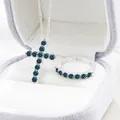 S925 zilveren sieradenset met een kruishanger en een ring met meerdere stenen - Regenboog