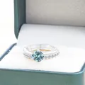 Set di anelli in argento sterling S925 dorato con moissanite rotonda di colore blu-verde - Misura 5 / Blu Originale