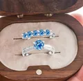 Schitterende 2,5 CT blauwe moissanite ringenset in S925 zilveren banden en houten doos - Maat 5 / Ring Tweeledige Set / Saffierblauw