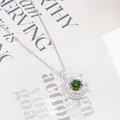 Halskette aus S925 Sterlingsilber mit Mondsichel-Anhänger, grünem Edelstein und Zirkonia - Dunkelgrün