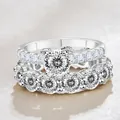 8CT moissanite trouwring set met zes-potige hoofdsteen en bijpassende pavé band - Maat 5 / Wit