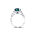 Luxe sterling zilveren ring met 3 karaat ronde regenboog topaas en zijdelingse diamanten - Regenboog
