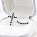 S925 zilveren sieradenset met zwarte moissanite kruisketting en bijpassende ring - Grijs