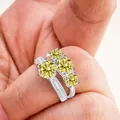 Set de dos anillos de plata 925 con moissanita amarilla redonda de 5 quilates y pavé - Amarillo Limón