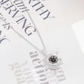 Halskette aus S925 Sterlingsilber mit grauem Moissanit-Anhänger in runder Pavé-Fassung - Grau