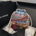 Ethnische gewebte Kordelzug-Beuteltasche mit bunten Wellenmustern und Seidenquasten - Blau