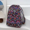 Gros plan détaillé d'un sac à dos en toile bohème avec cordon de serrage et motifs ethniques - Style 3 (Ethnique Rose Orange)